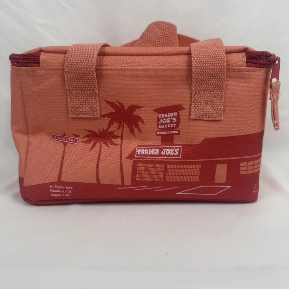 Trader Joe's Mini Lunch Tote Insulated Cooler Travel Beach Bag NWT - Picture 3 of 10